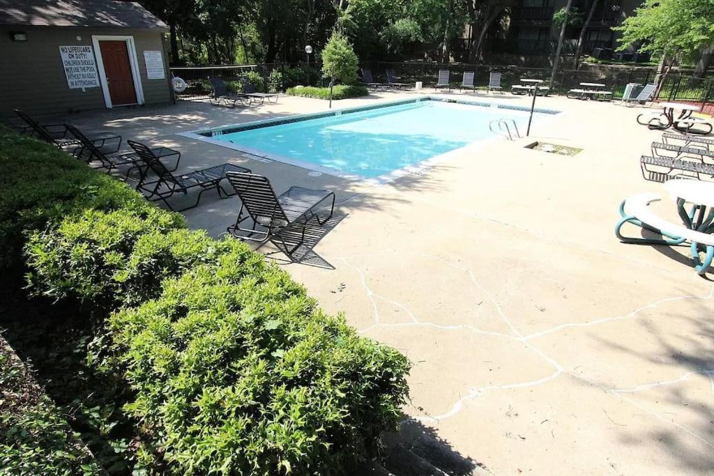 Apartment Entire In Dallas, Texas *