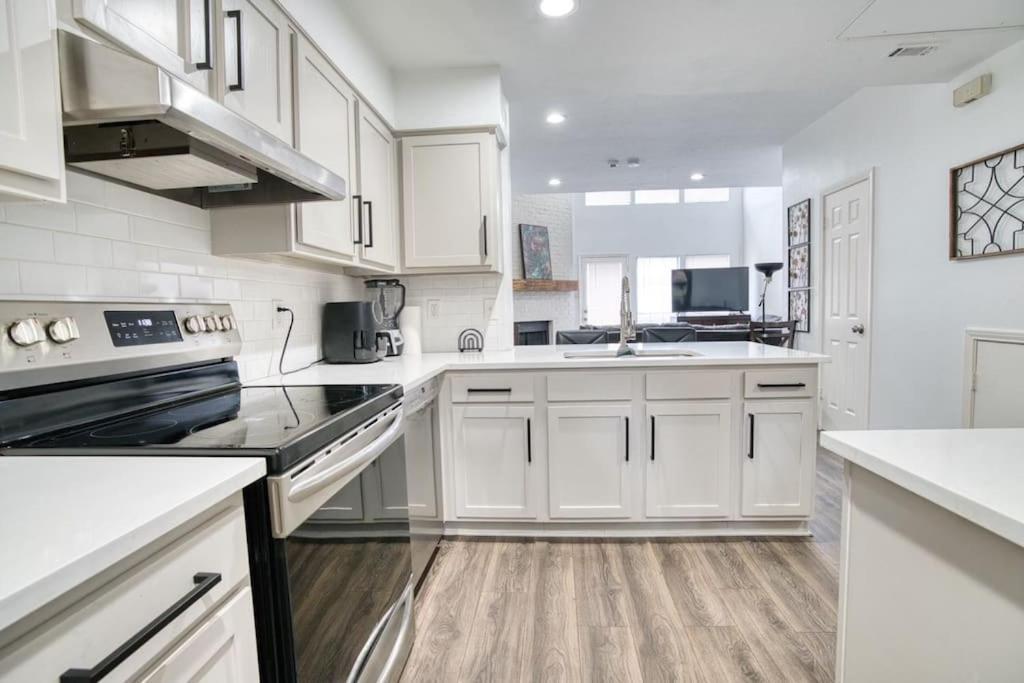 Apartment Entire In Dallas, Texas *
